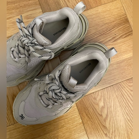 BALENCIAGA triple S logo embroidered sneakers - Picture 3 of 8
